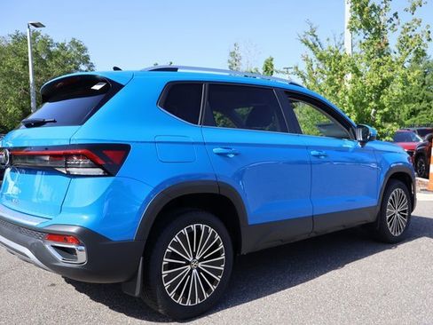 New 2025 Volkswagen Taos SE image 7