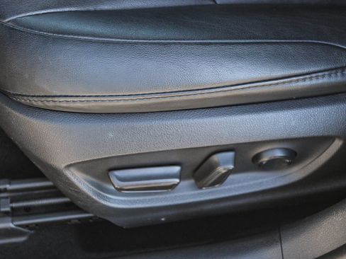 Used 2018 Toyota Prius Prime Premium image 22