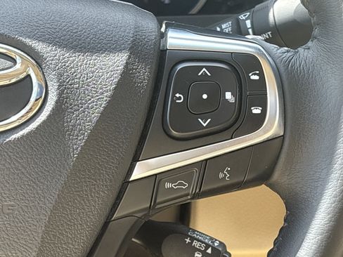 Used 2017 Toyota Camry XLE w/ Moonroof Package image 25