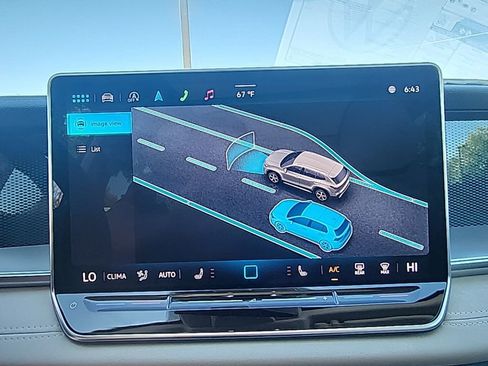 New 2025 Volkswagen Tiguan SE image 15