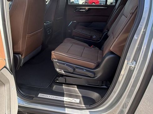 New 2026 Chevrolet Suburban High Country image 17