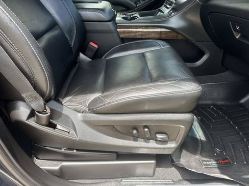 Used 2020 Chevrolet Suburban LT AWD/4WD image 11