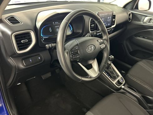 Used 2025 Hyundai Venue SEL FWD image 13