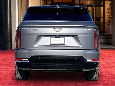 New 2026 Cadillac Escalade IQ Luxury 2 w/ LPO, Floor Liner Package AWD/4WD image 5