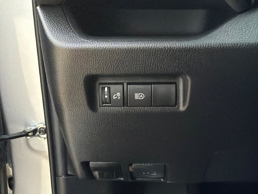 Used 2021 Toyota RAV4 XLE AWD/4WD image 21