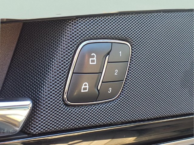 Used 2023 Lincoln Nautilus Reserve FWD image 18