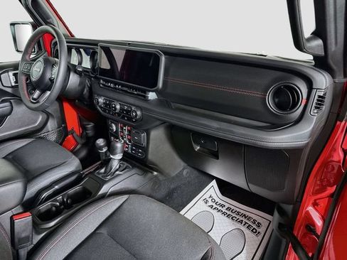 Used 2024 Jeep Wrangler Unlimited Rubicon w/ Convenience Group AWD/4WD image 26