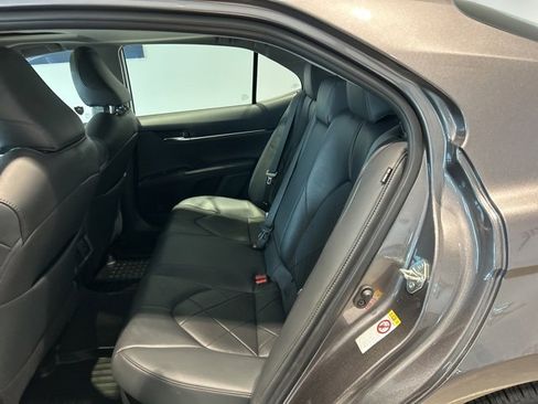 Used 2019 Toyota Camry XLE w/ Sunroof Package image 16