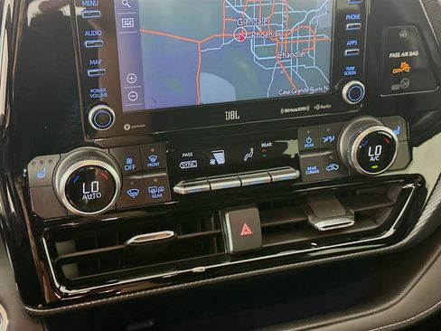 Used 2021 Toyota Highlander XSE FWD image 24