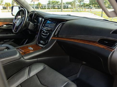 Used 2016 Cadillac Escalade ESV Luxury AWD/4WD image 24