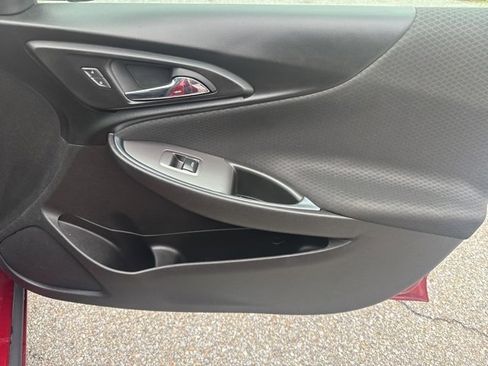 Used 2018 Chevrolet Malibu LT image 25