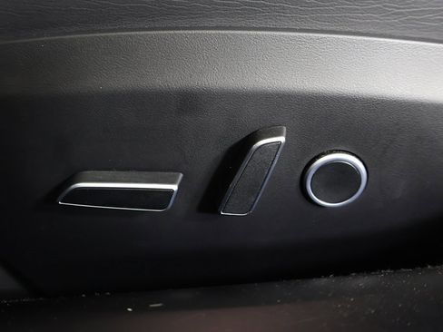 Used 2022 Tesla Model S image 37