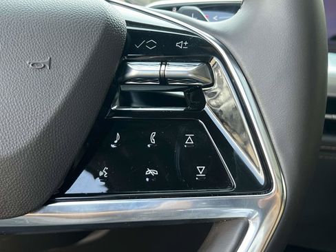 Used 2025 Cadillac Escalade Premium Luxury AWD/4WD image 25
