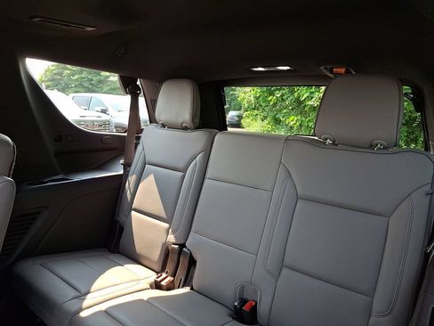 Certified 2021 GMC Yukon SLT w/ SLT Premium Package AWD/4WD image 10