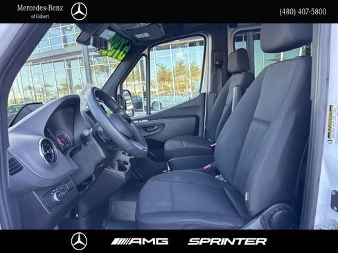 Used 2025 Mercedes-Benz Sprinter 2500 image 16