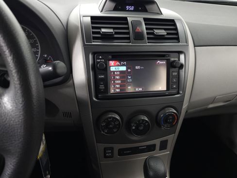 Used 2013 Toyota Corolla LE FWD image 18
