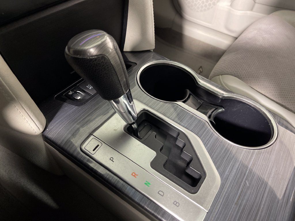 Used 2013 Toyota Camry XLE w/ Leather Pkg FWD image 24