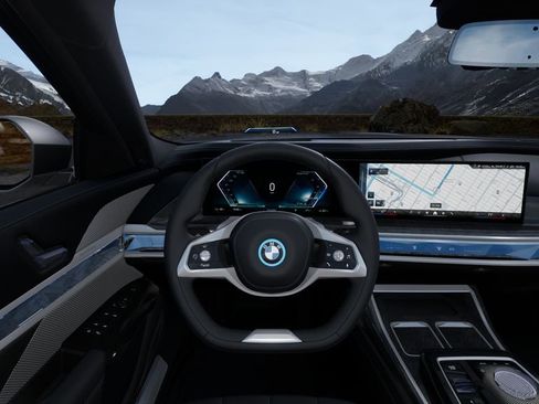 Used 2025 BMW i7 eDrive50 image 40