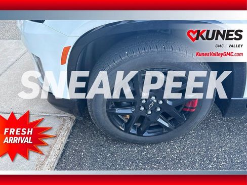 Used 2023 Chevrolet Traverse Premier w/ Redline Edition AWD/4WD image 3