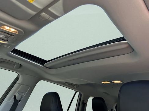 Used 2023 Toyota Highlander XLE FWD image 24