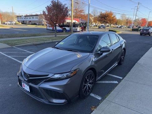 Used 2023 Toyota Camry SE image 4