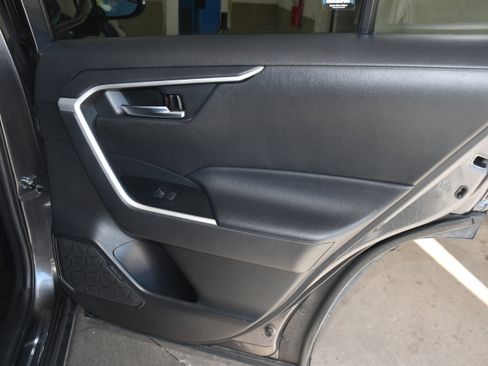 Used 2021 Toyota RAV4 XLE image 18