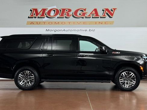 Used 2025 Chevrolet Suburban Z71 image 2