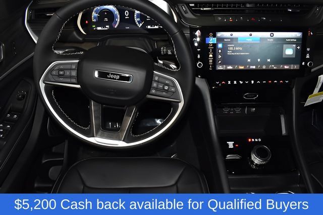 New 2026 Jeep Grand Cherokee Limited w/ Limited Altitude Package AWD/4WD image 16