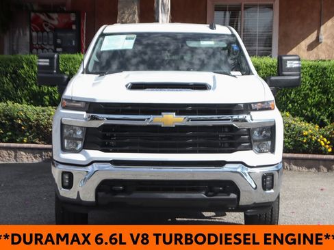 Used 2025 Chevrolet Silverado 2500 LT AWD/4WD image 3