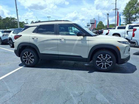 New 2026 Chevrolet TrailBlazer ACTIV w/ Driver Confidence Package AWD/4WD image 2