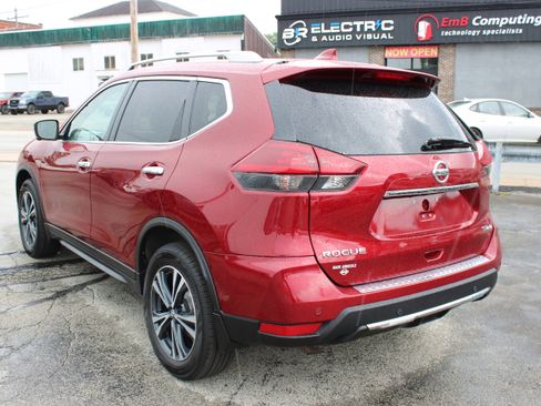 Used 2019 Nissan Rogue SV w/ Sun & Sound Touring Package AWD/4WD image 3