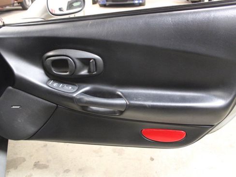 Used 2001 Chevrolet Corvette Coupe w/ Preferred Equipment Group2 image 25