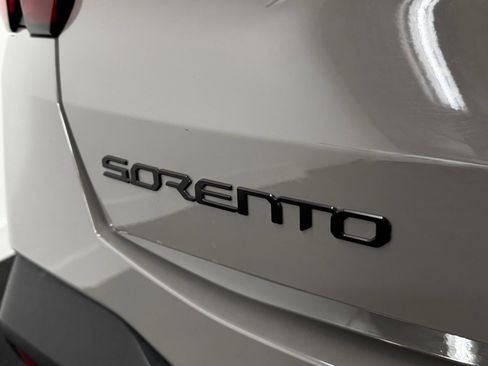 Used 2025 Kia Sorento SX AWD/4WD image 7