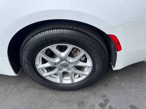 Used 2023 Chrysler Voyager LX image 11