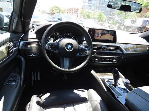 Used 2018 BMW M550i xDrive AWD/4WD image 9