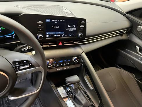 Used 2025 Hyundai Elantra Hybrid FWD image 18