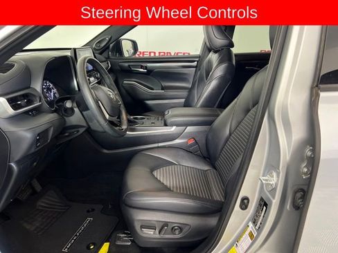 Used 2022 Toyota Highlander XSE image 10