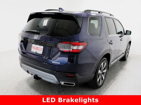 Used 2025 Honda Pilot Touring image 7