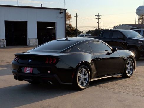 Used 2024 Ford Mustang Coupe image 8