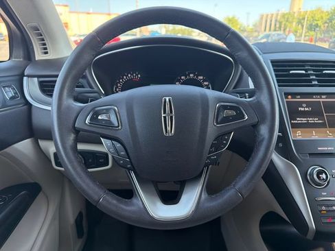 Used 2018 Lincoln MKC Premiere FWD image 17