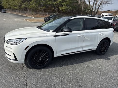 Used 2023 Lincoln Corsair Reserve w/ Equipment Group 201A image 4