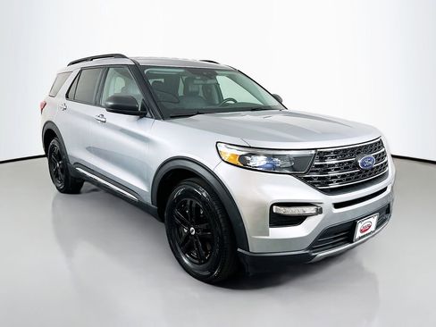 Used 2023 Ford Explorer XLT w/ Equipment Group 202A AWD/4WD image 3
