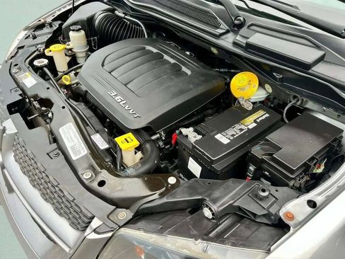 Used 2014 Dodge Grand Caravan R/T image 32