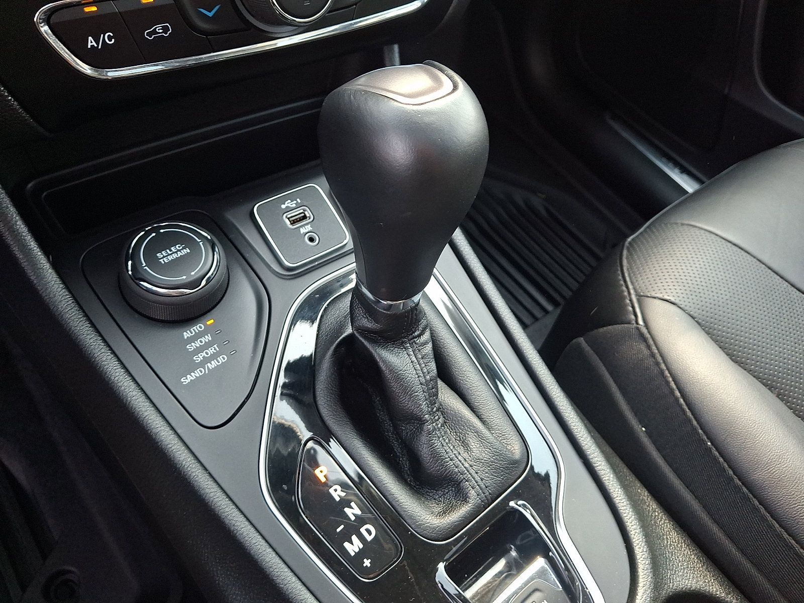 Used 2021 Jeep Cherokee Limited AWD/4WD image 15