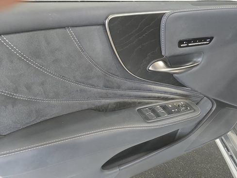 Used 2023 Lexus LS 500 w/ Accessory Package (Z2) RWD image 30