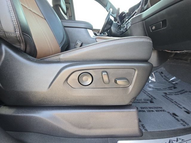 Used 2024 Chevrolet Silverado 3500 High Country w/ High Country Premium Package AWD/4WD image 18