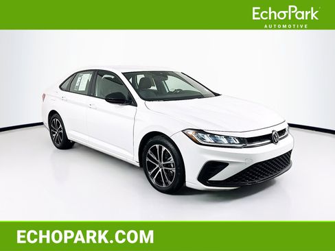 Used 2025 Volkswagen Jetta Sport image 1