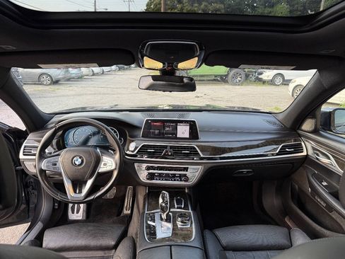 Used 2018 BMW 740i RWD image 25