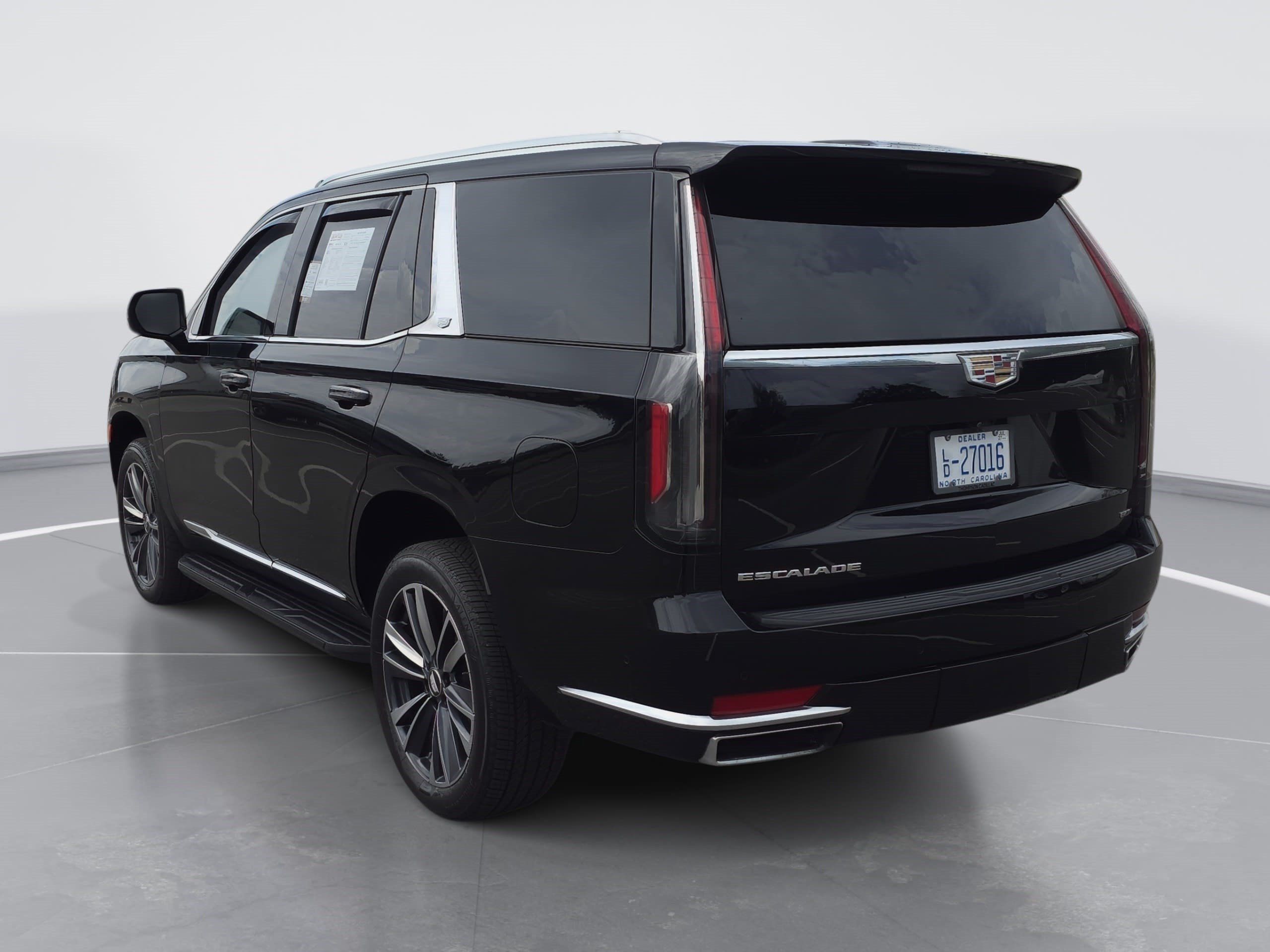 Used 2023 Cadillac Escalade Premium Luxury AWD/4WD image 5
