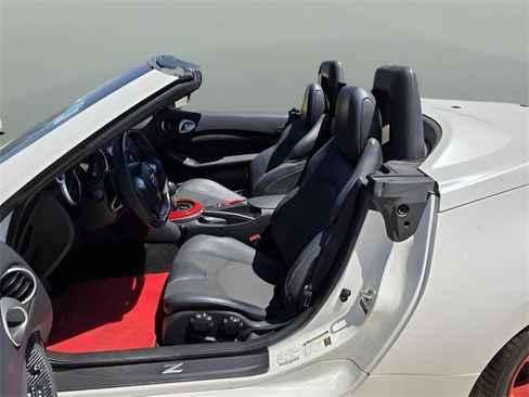 Used 2016 Nissan 370Z Touring image 11